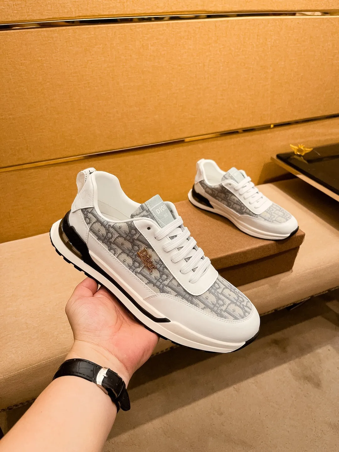 Men's shoes 💰 420💰【Dior】🔥Men's high-end brand of shoes official website 1:1 latest masterpiece: the upper is made of Italian imported first-layer cowhide with a comfortable and breathable lining➕original non-slip and wear-resistant outsole🔥, making walking more convenient and comfortable! An exclusive new model, a stunning work, a beautiful 1:1 replica [color] compared to the official quality! Create a fashionable personality to set off your uniqueness! A must-have for trendy men! Classic 🔥Size: 38-44 Color: 🔥 2⃣️colors available🔥